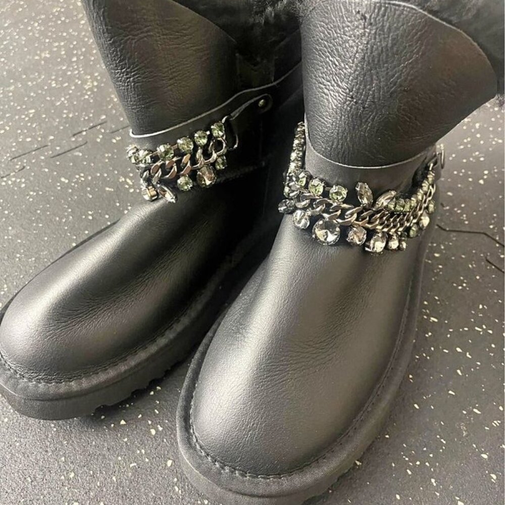 UGG black diamond chain size 9